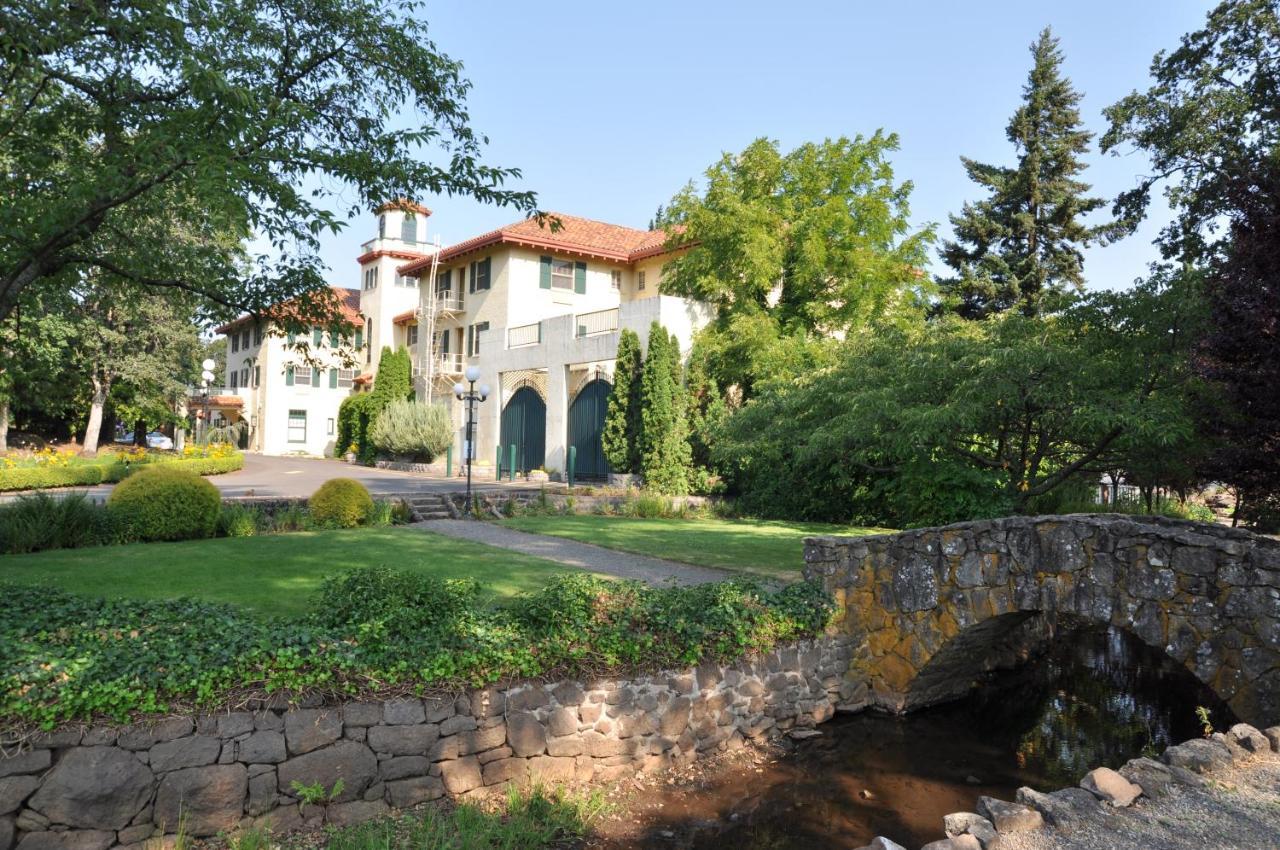 Columbia Gorge Hotel & Spa Hood River Bagian luar foto